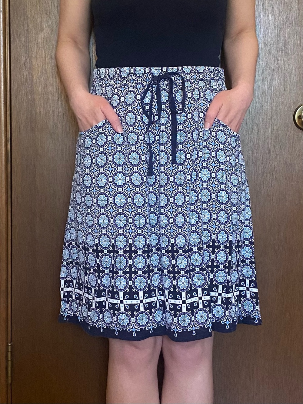 Max Studio Blue Geo Floral Patterned Drawstring A-Line Skirt with pockets